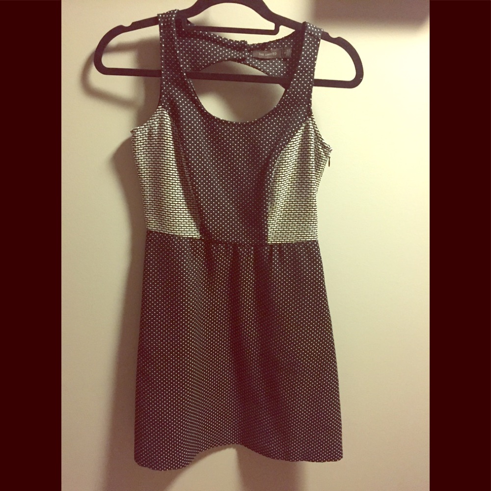 SOLD-💃🏻B&W perfect staple dress💃🏻